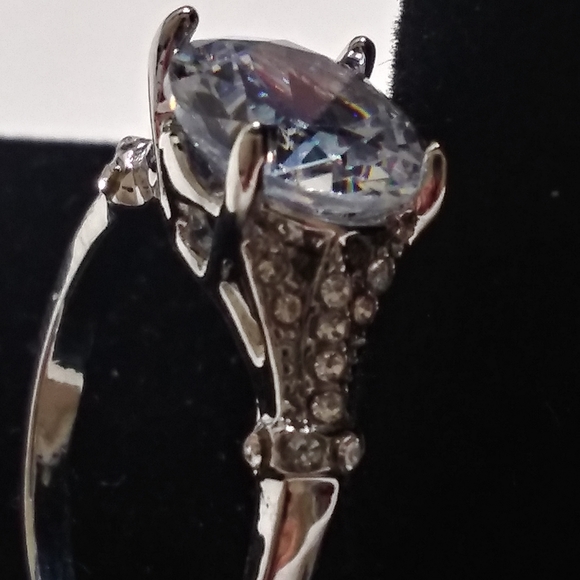 Ring - Picture 4 of 8